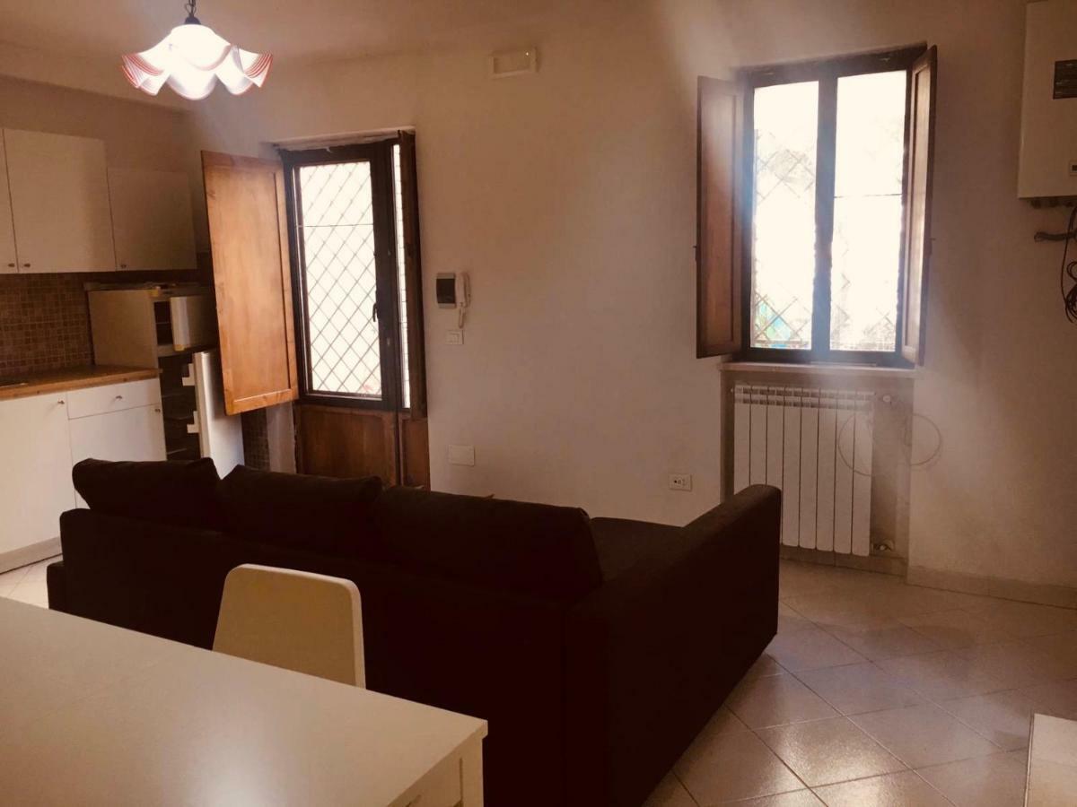 Appartamento Bilocale in centro con giardino Tagliacozzo Esterno foto
